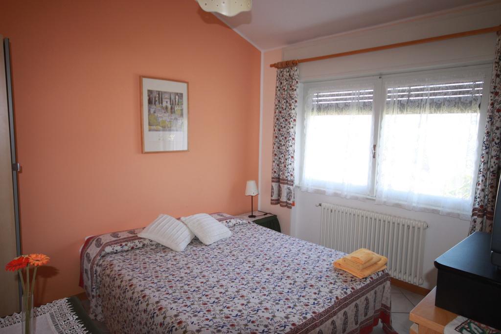 Balcone Fiorito Bed & Breakfast Menaggio Rom bilde